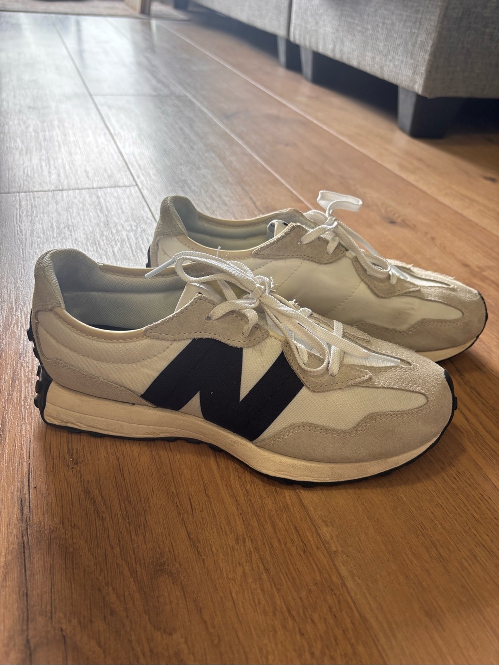 New Balance 327 Sneakers